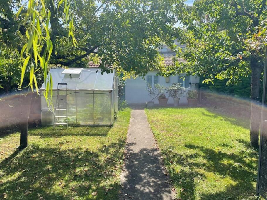 Maisonnette Dans Jardin Partage Colombes  Luaran gambar